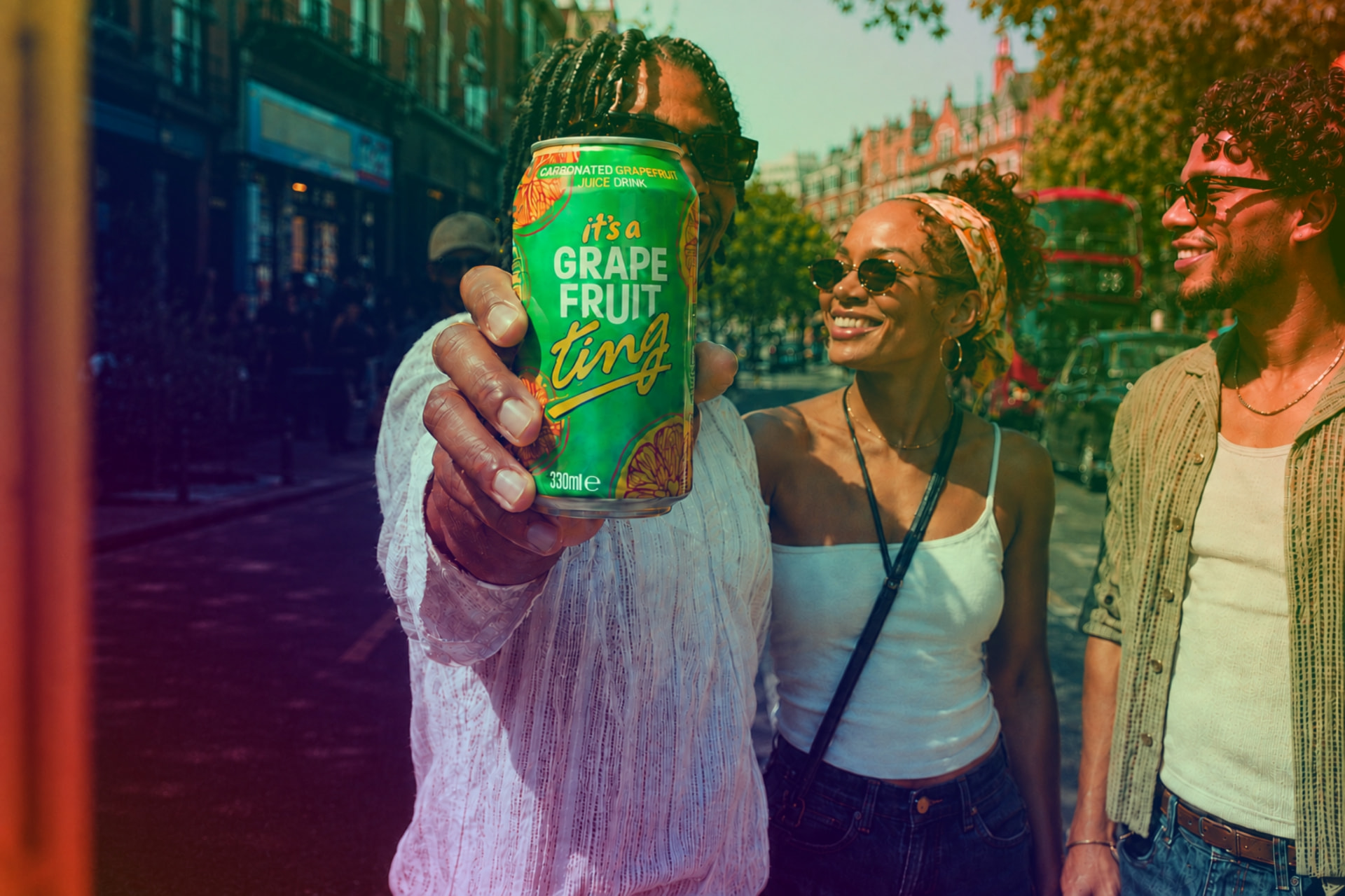 Friends on a sunny London street, one holding a chilled can of Grapefruit Ting